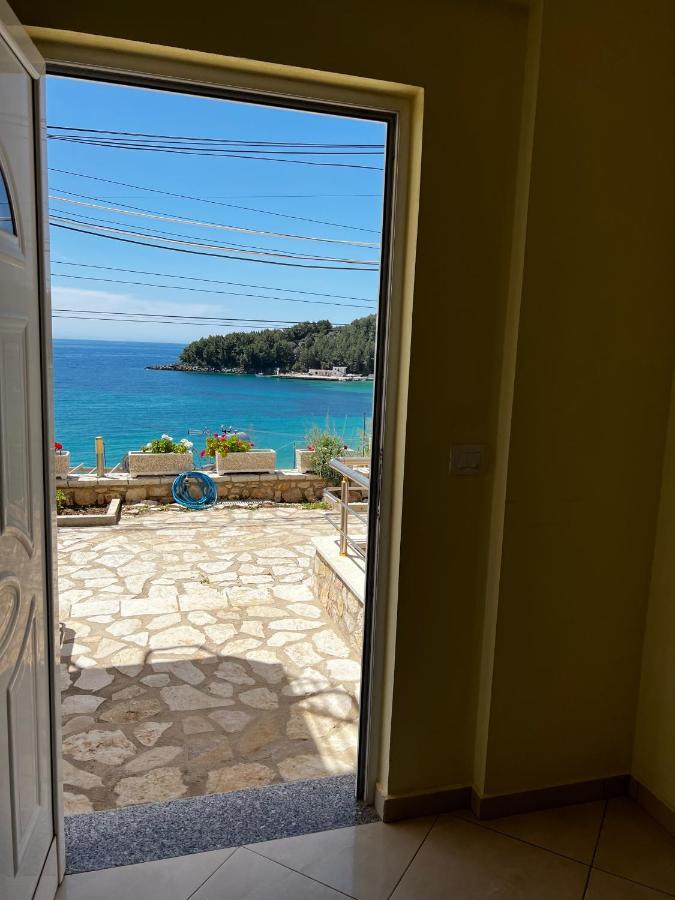Fane's * Himare